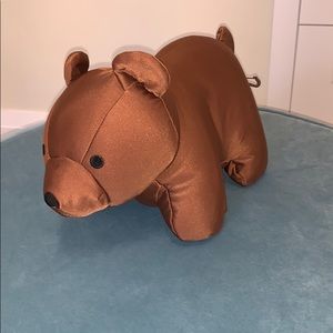 Kikkerland bear travel pillow
